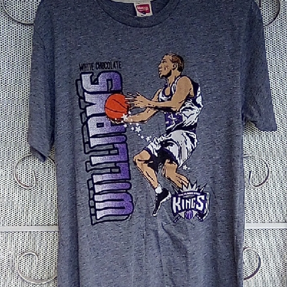 Kings Basketball T Shirt Size M